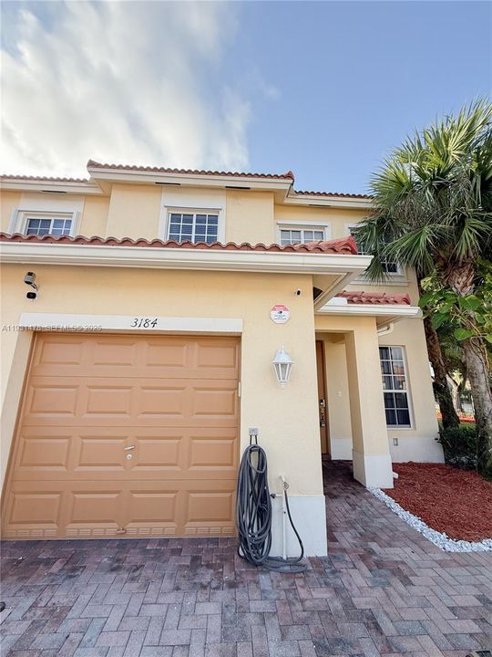 For Sale: $405,000 (3 beds, 2 baths, 1514 Square Feet)