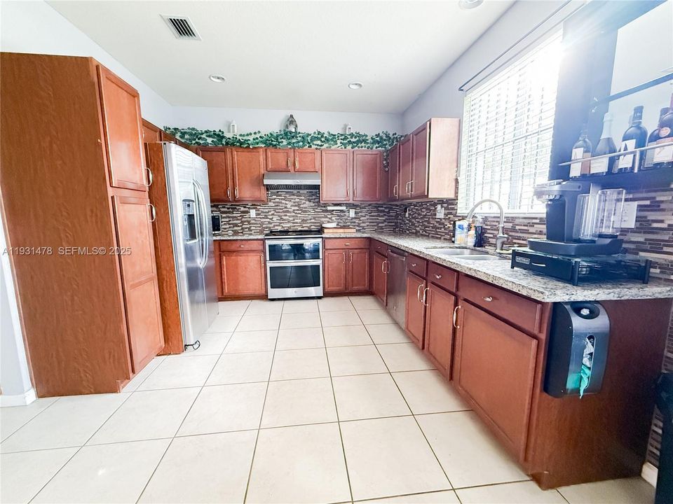 For Sale: $405,000 (3 beds, 2 baths, 1514 Square Feet)