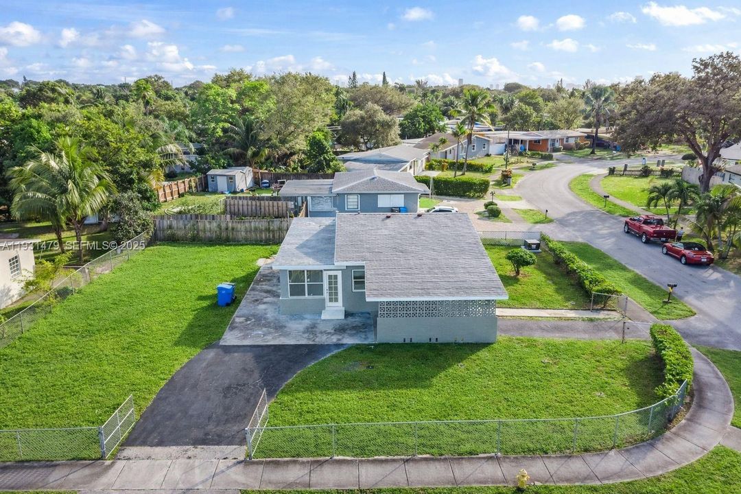 For Sale: $455,000 (3 beds, 2 baths, 1164 Square Feet)