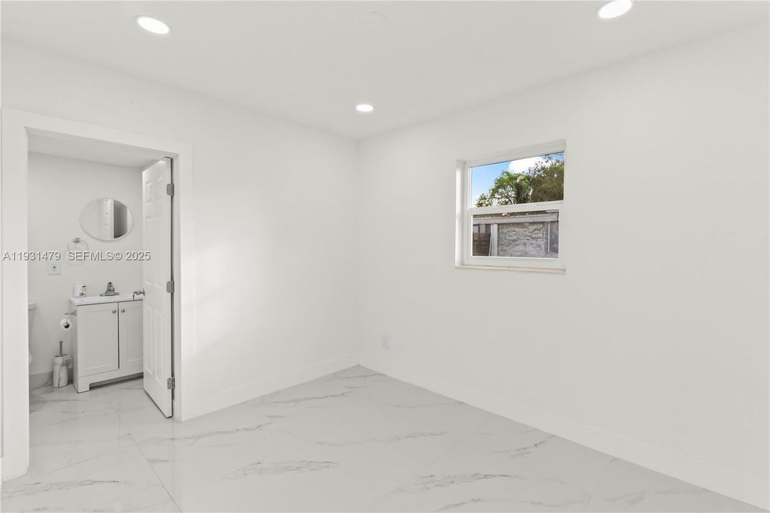 For Sale: $455,000 (3 beds, 2 baths, 1164 Square Feet)