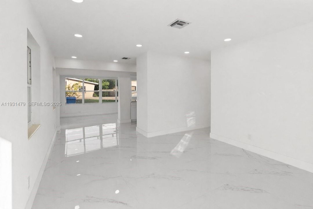 For Sale: $455,000 (3 beds, 2 baths, 1164 Square Feet)