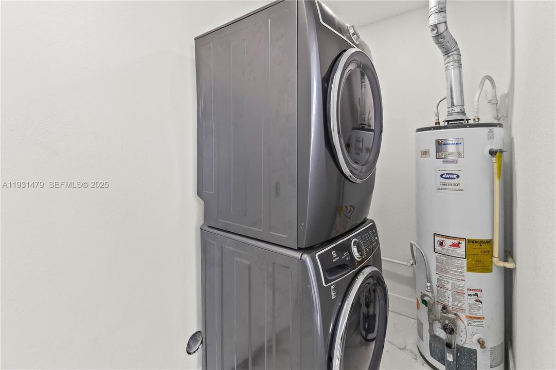 For Sale: $455,000 (3 beds, 2 baths, 1164 Square Feet)