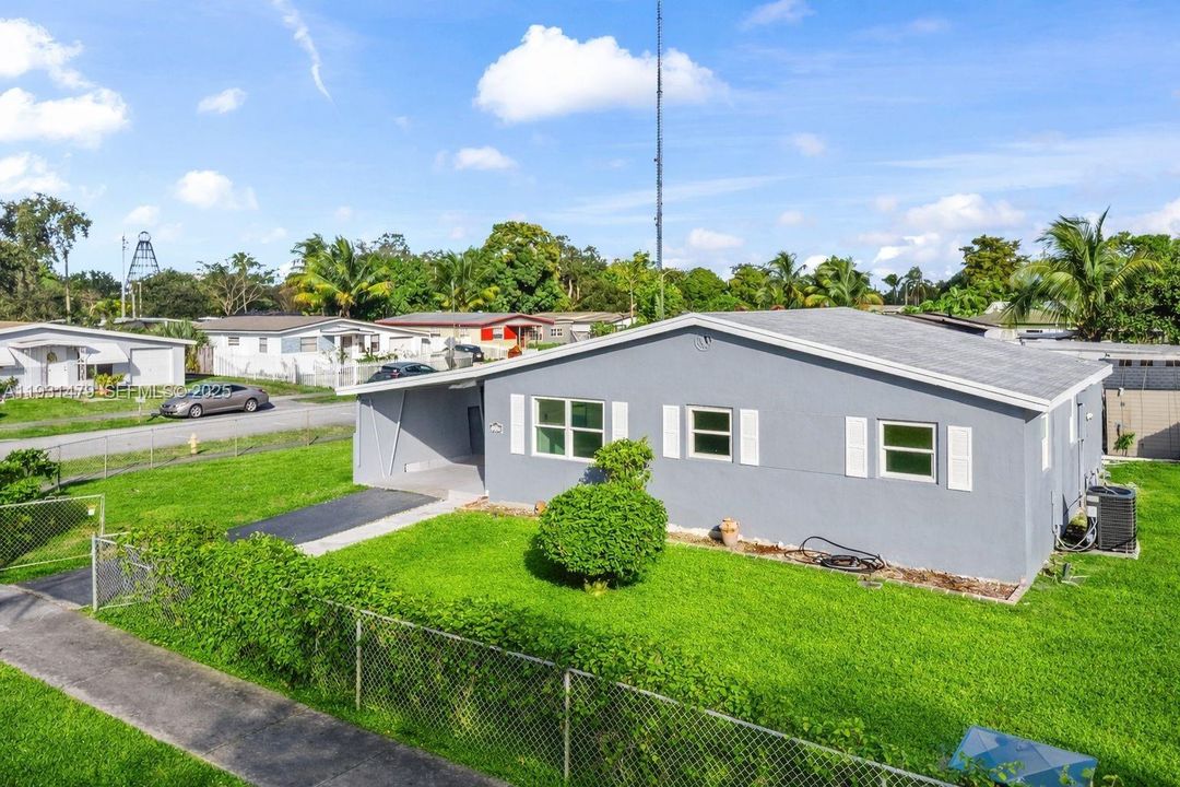 For Sale: $455,000 (3 beds, 2 baths, 1164 Square Feet)