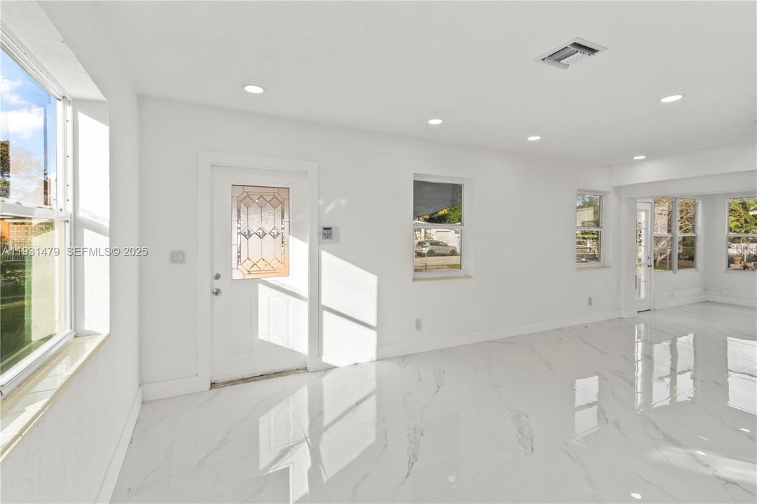 For Sale: $455,000 (3 beds, 2 baths, 1164 Square Feet)