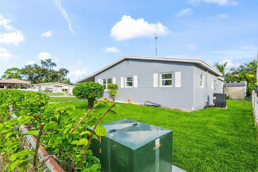 For Sale: $455,000 (3 beds, 2 baths, 1164 Square Feet)