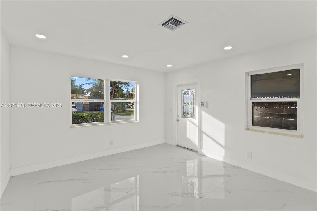 For Sale: $455,000 (3 beds, 2 baths, 1164 Square Feet)