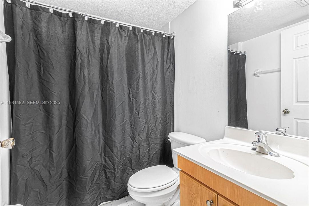 For Rent: $2,100 (2 beds, 2 baths, 817 Square Feet)