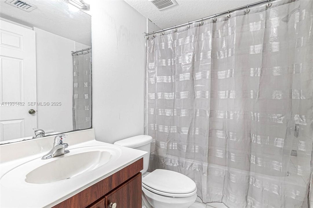 For Rent: $2,100 (2 beds, 2 baths, 817 Square Feet)