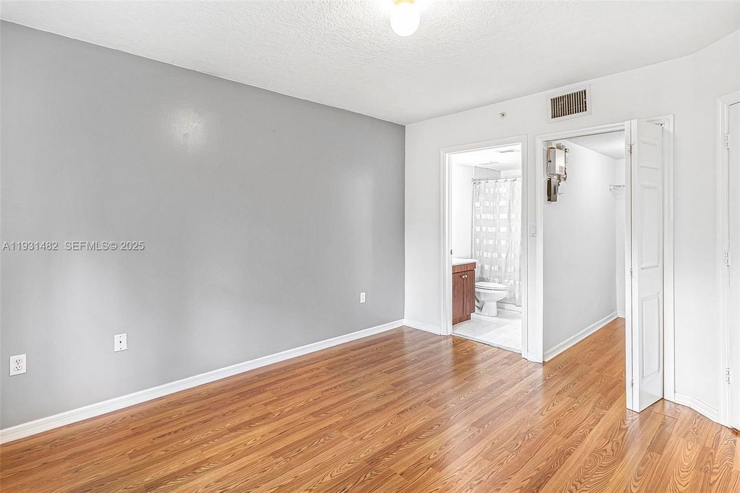 For Rent: $2,100 (2 beds, 2 baths, 817 Square Feet)