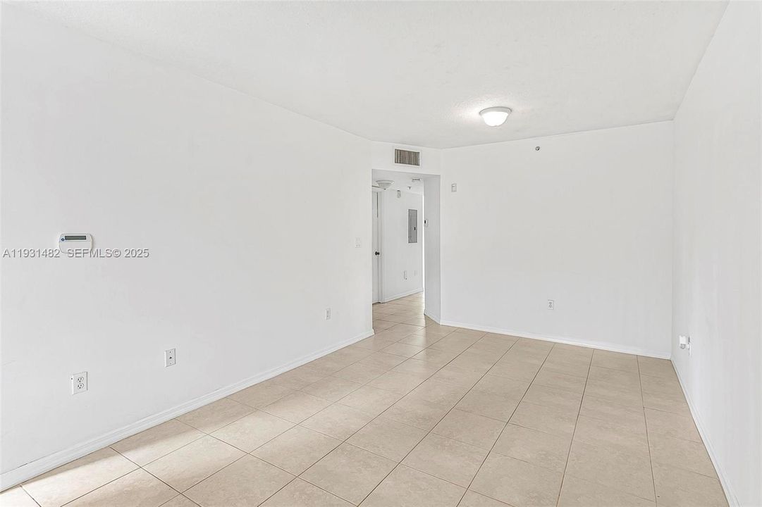 For Rent: $2,100 (2 beds, 2 baths, 817 Square Feet)