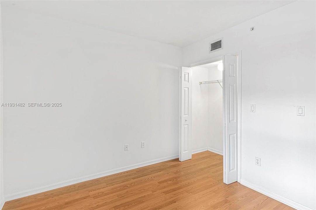 For Rent: $2,100 (2 beds, 2 baths, 817 Square Feet)
