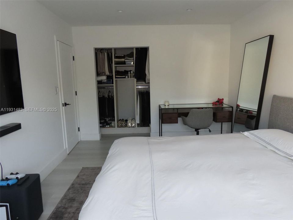 For Rent: $7,850 (3 beds, 2 baths, 2300 Square Feet)