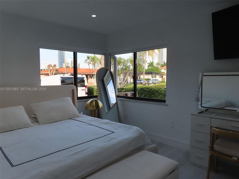 For Rent: $7,850 (3 beds, 2 baths, 2300 Square Feet)