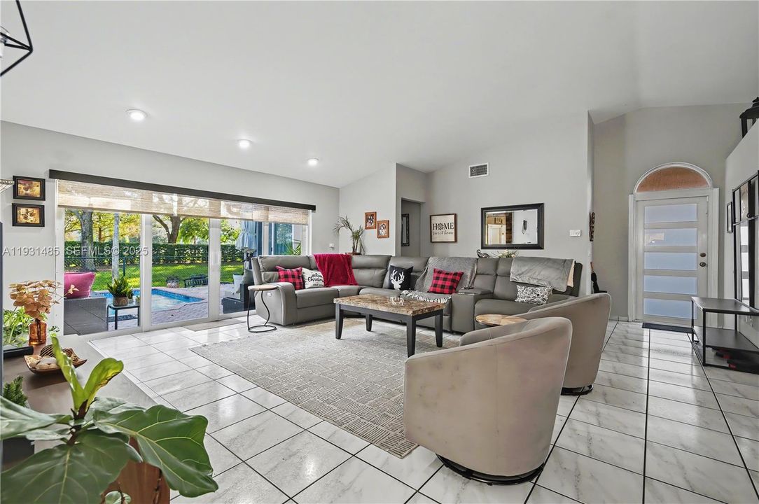 For Sale: $649,000 (3 beds, 2 baths, 1782 Square Feet)