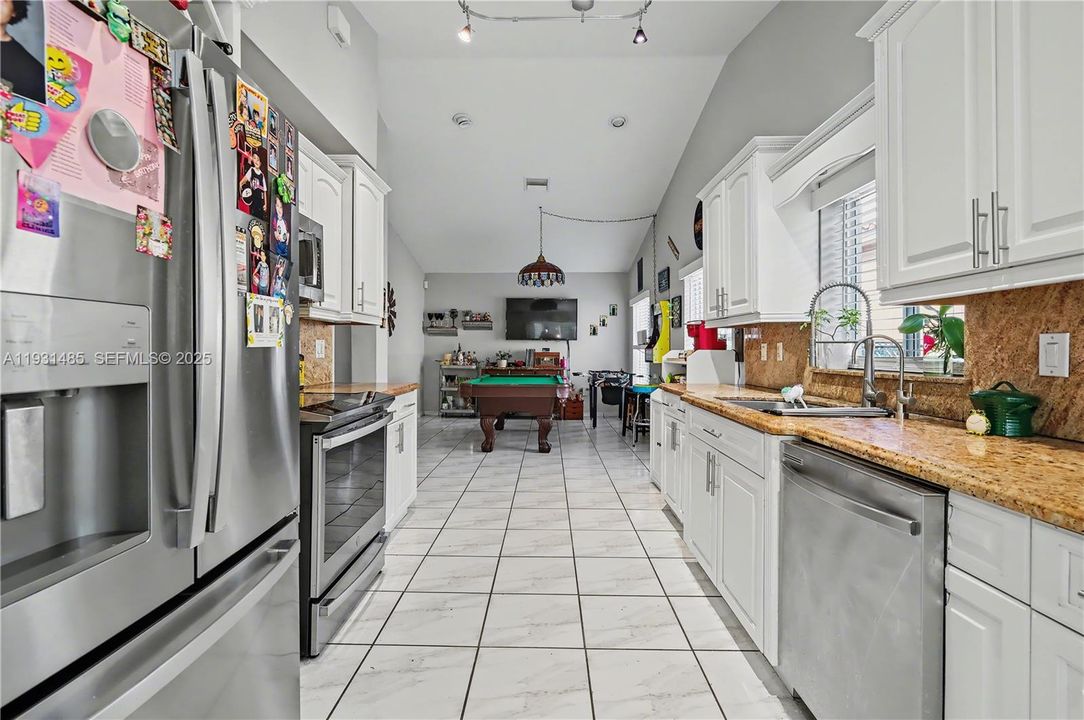 For Sale: $649,000 (3 beds, 2 baths, 1782 Square Feet)