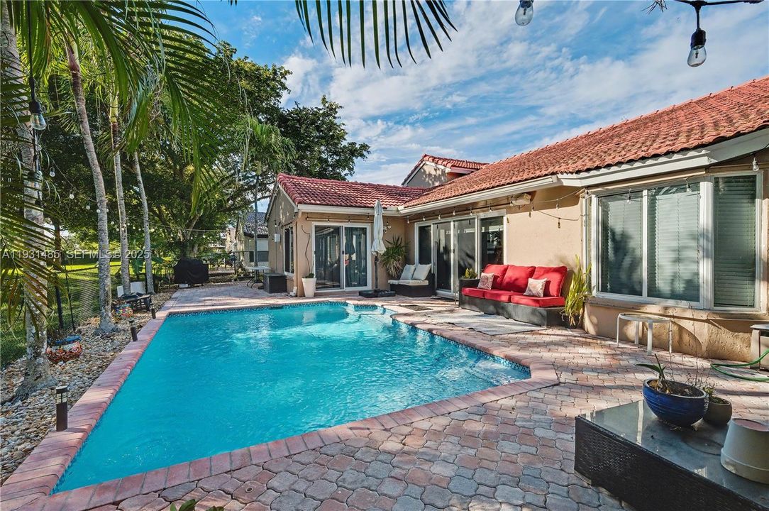 For Sale: $649,000 (3 beds, 2 baths, 1782 Square Feet)