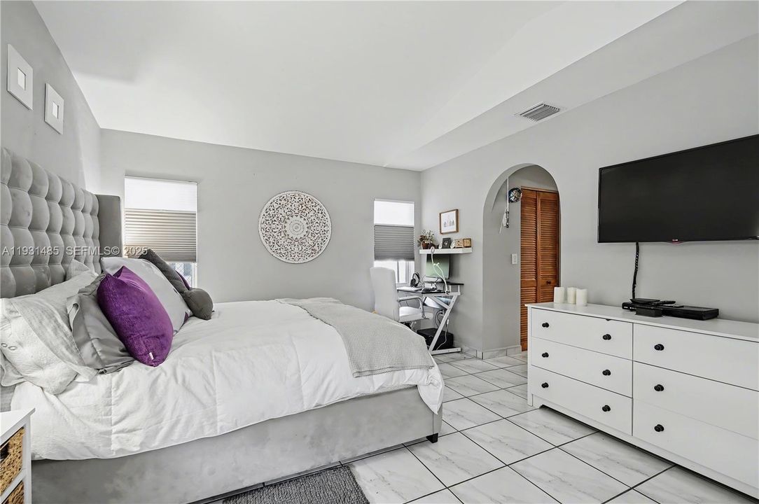 For Sale: $649,000 (3 beds, 2 baths, 1782 Square Feet)