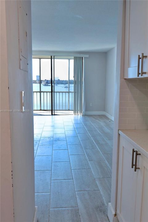 待售: $189,000 (1 贝兹, 1 浴室, 768 平方英尺)