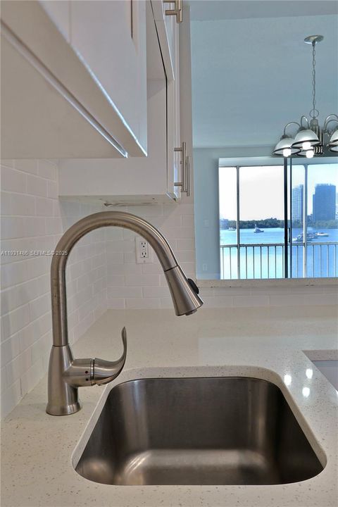 待售: $189,000 (1 贝兹, 1 浴室, 768 平方英尺)