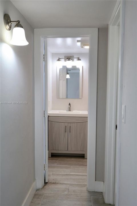 待售: $189,000 (1 贝兹, 1 浴室, 768 平方英尺)