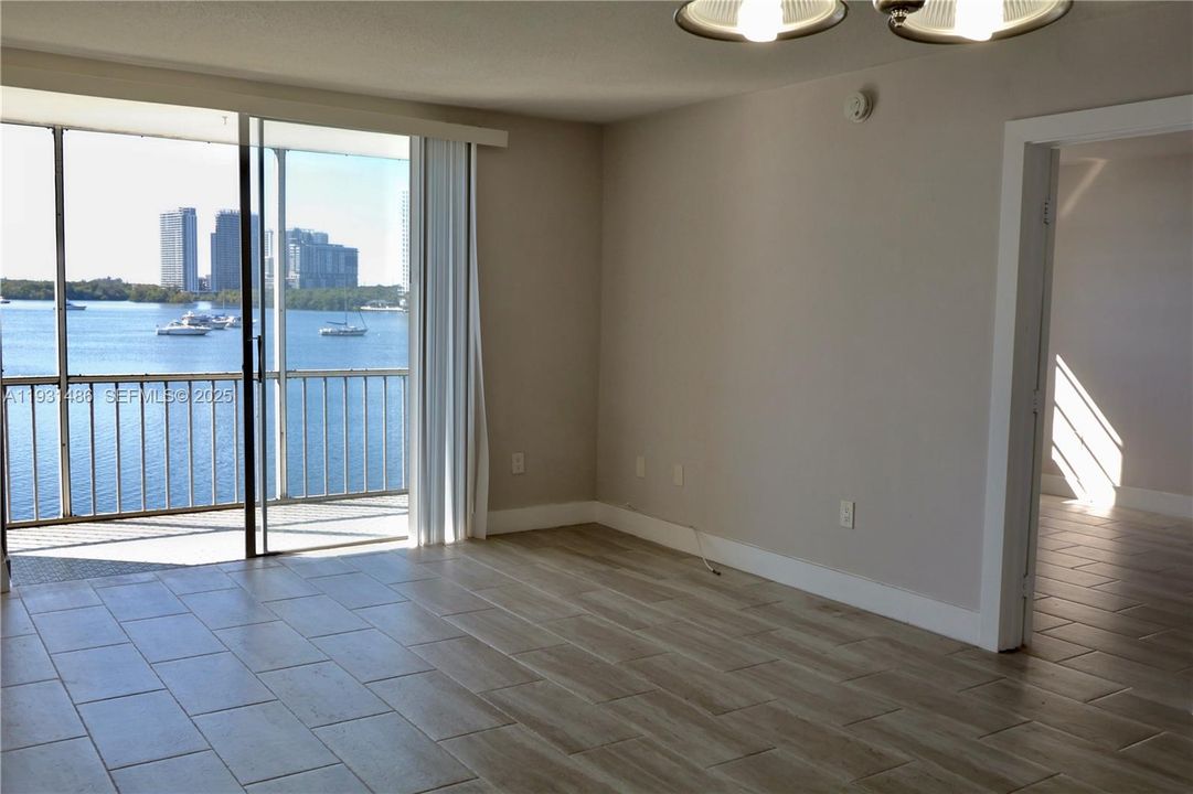 待售: $189,000 (1 贝兹, 1 浴室, 768 平方英尺)