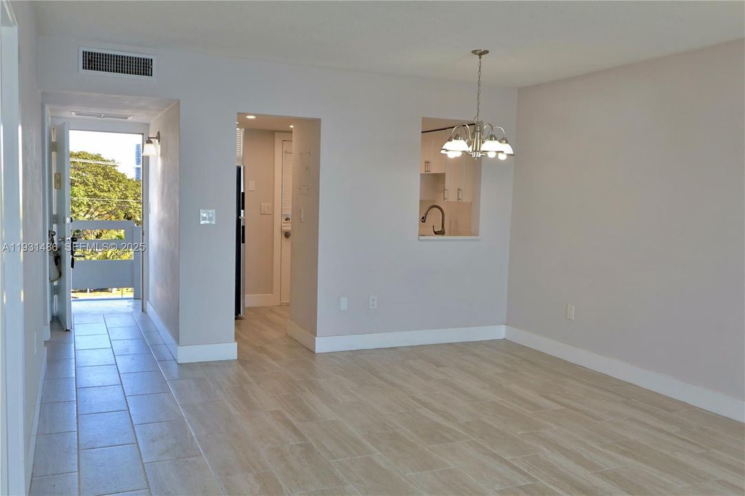 待售: $189,000 (1 贝兹, 1 浴室, 768 平方英尺)