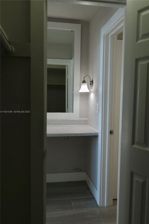 待售: $189,000 (1 贝兹, 1 浴室, 768 平方英尺)