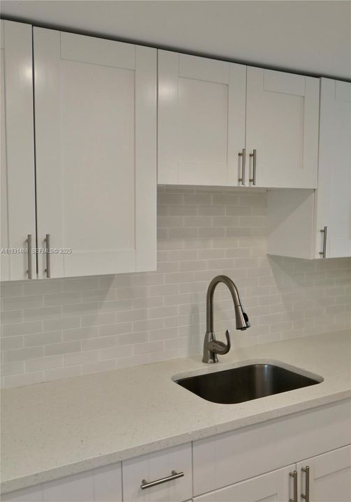 待售: $189,000 (1 贝兹, 1 浴室, 768 平方英尺)