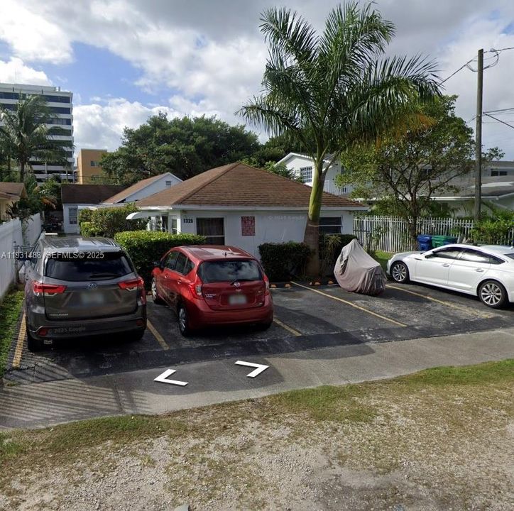 For Rent: $1,650 (2 beds, 5 baths, 2525 Square Feet)