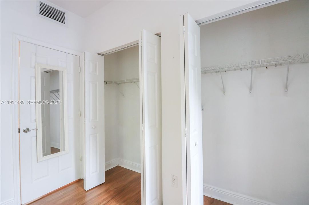 For Rent: $3,500 (2 beds, 1 baths, 1039 Square Feet)