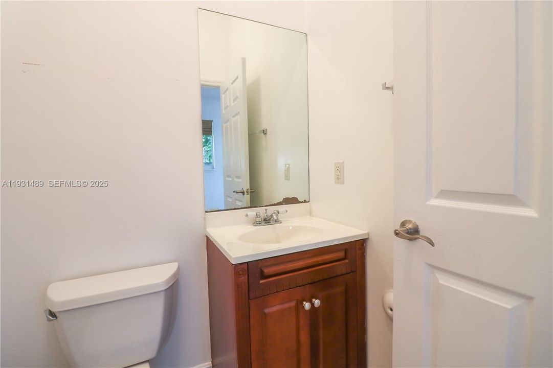 For Rent: $3,500 (2 beds, 1 baths, 1039 Square Feet)