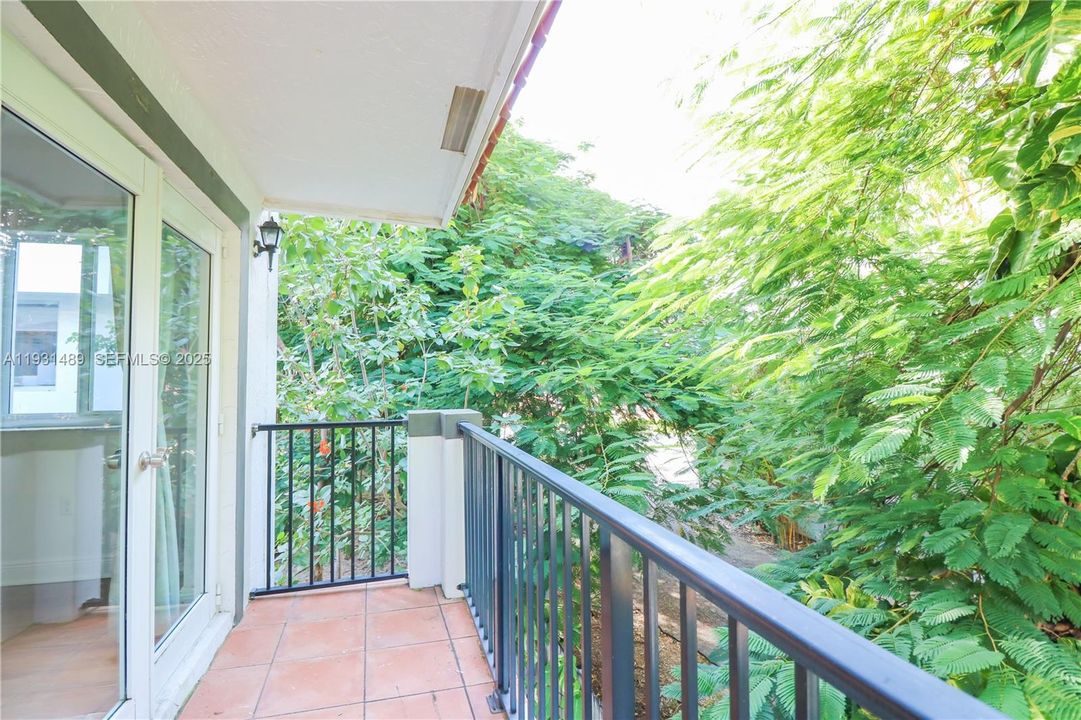 For Rent: $3,500 (2 beds, 1 baths, 1039 Square Feet)