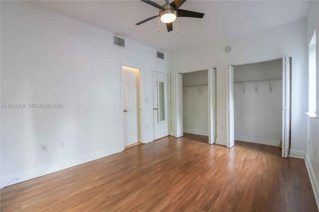 For Rent: $3,500 (2 beds, 1 baths, 1039 Square Feet)
