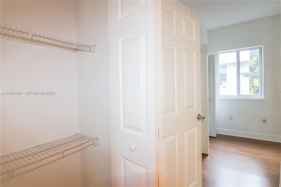 For Rent: $3,500 (2 beds, 1 baths, 1039 Square Feet)