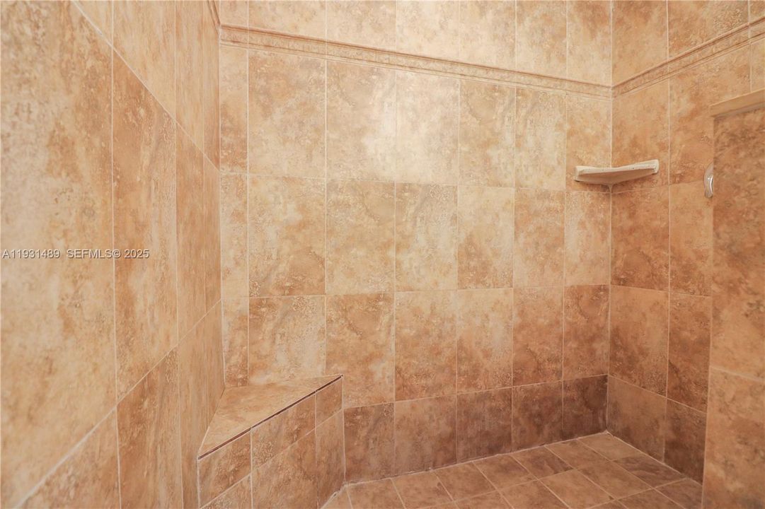 For Rent: $3,500 (2 beds, 1 baths, 1039 Square Feet)