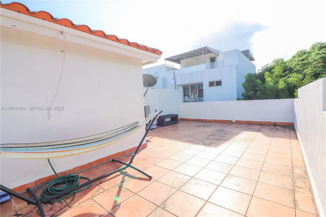 For Rent: $3,500 (2 beds, 1 baths, 1039 Square Feet)