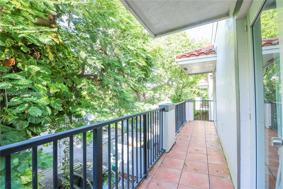 For Rent: $3,500 (2 beds, 1 baths, 1039 Square Feet)