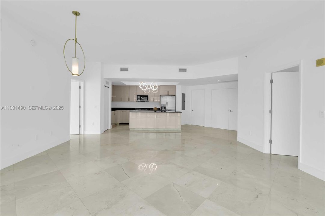 待售: $720,000 (2 贝兹, 2 浴室, 1432 平方英尺)