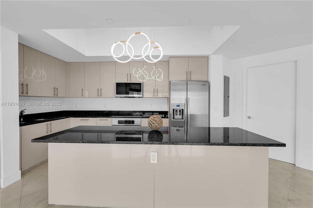 待售: $720,000 (2 贝兹, 2 浴室, 1432 平方英尺)