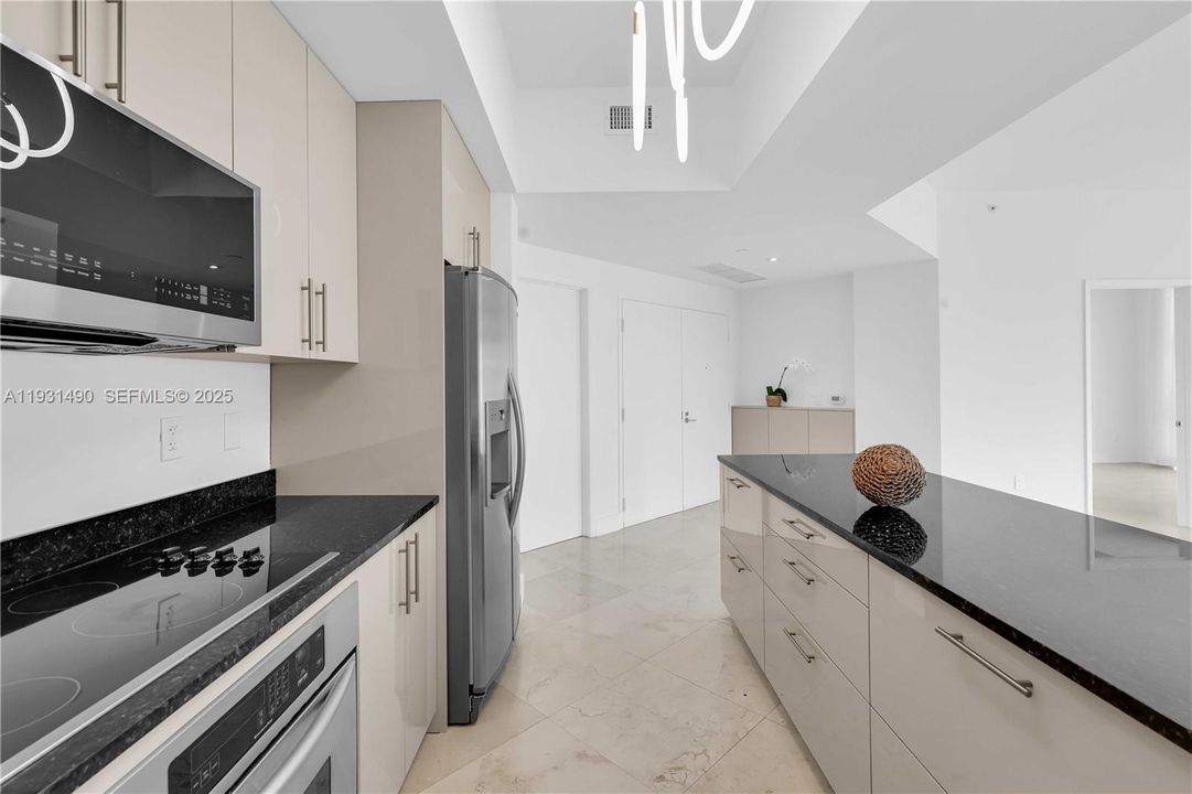 待售: $720,000 (2 贝兹, 2 浴室, 1432 平方英尺)