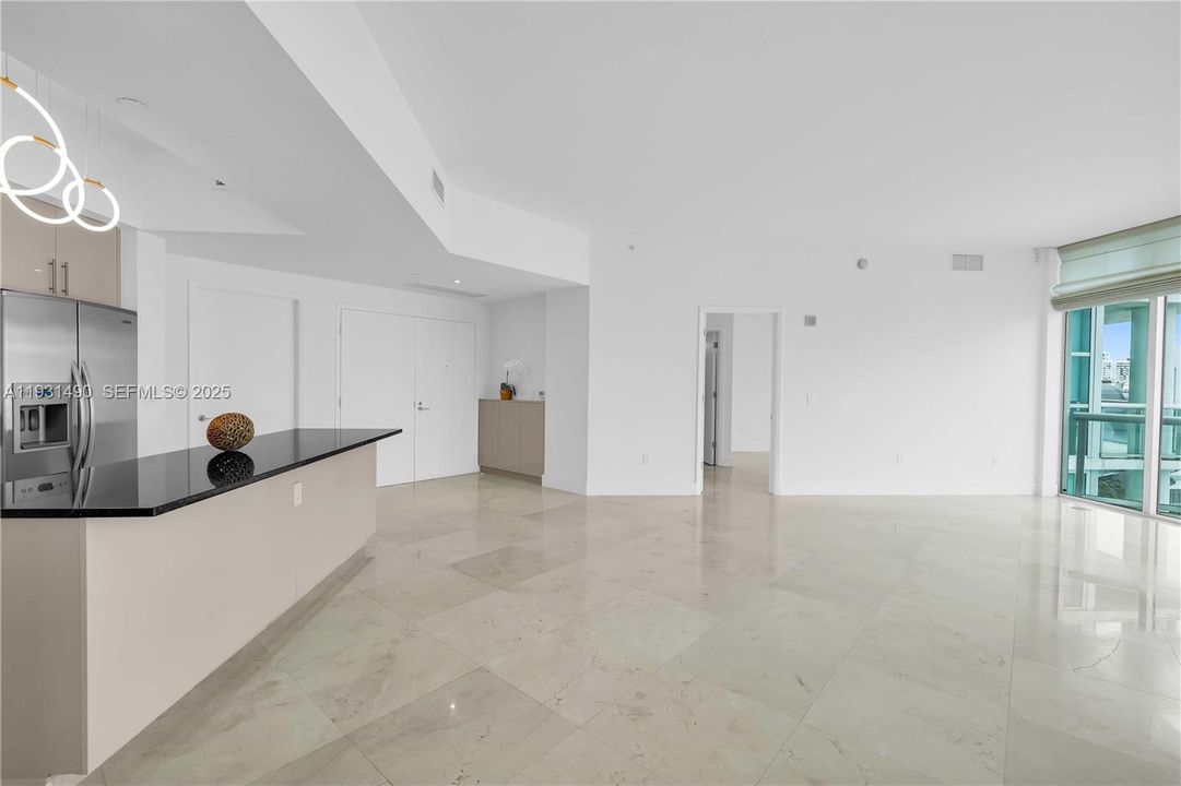 待售: $720,000 (2 贝兹, 2 浴室, 1432 平方英尺)