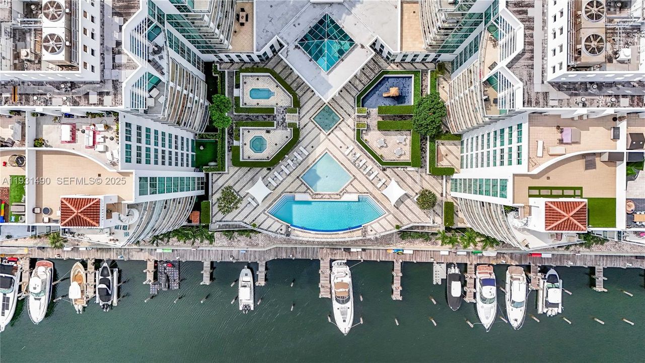 待售: $720,000 (2 贝兹, 2 浴室, 1432 平方英尺)