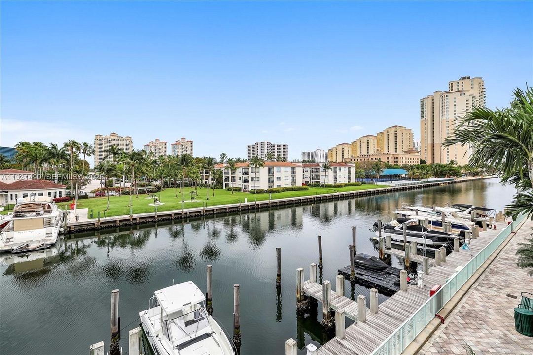 待售: $720,000 (2 贝兹, 2 浴室, 1432 平方英尺)