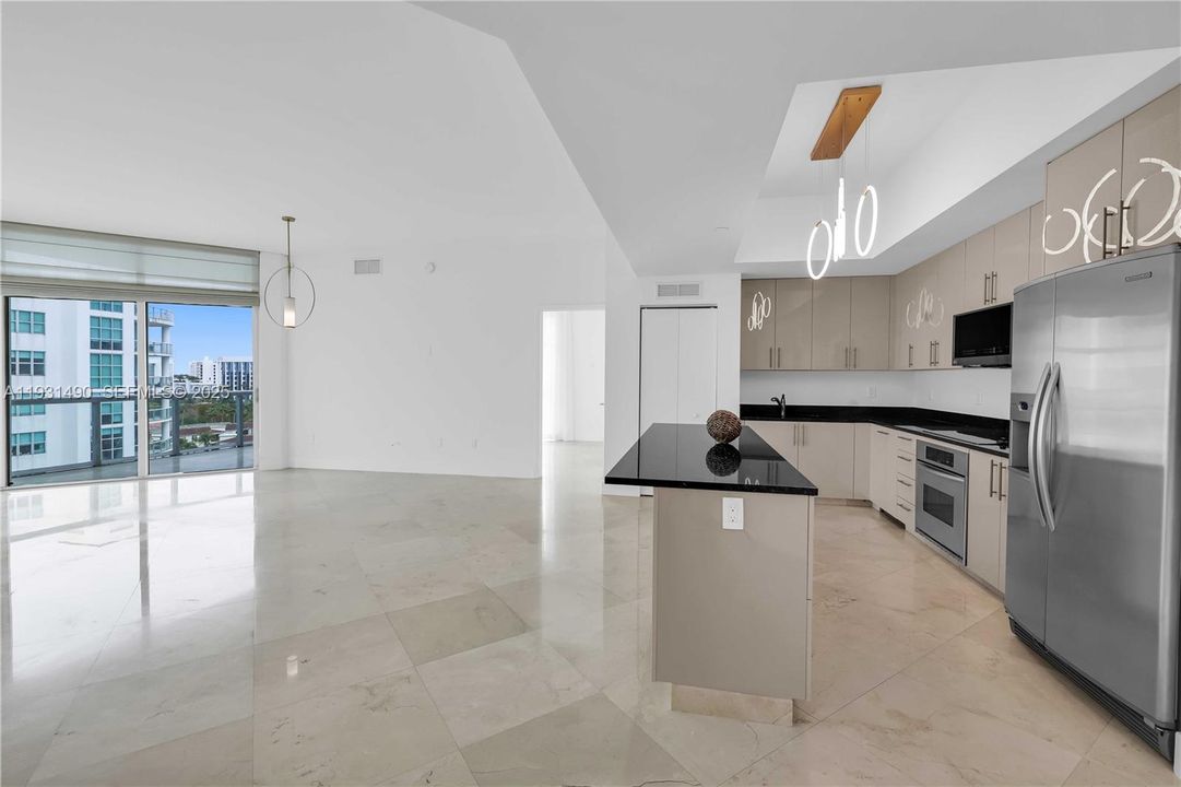 待售: $720,000 (2 贝兹, 2 浴室, 1432 平方英尺)