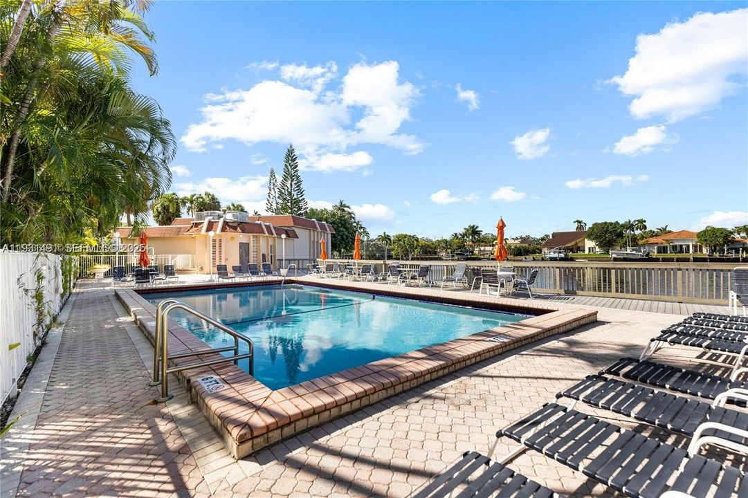 На продажу: $215,000 (1 спален, 1 ванн, 1100 Квадратных фут)