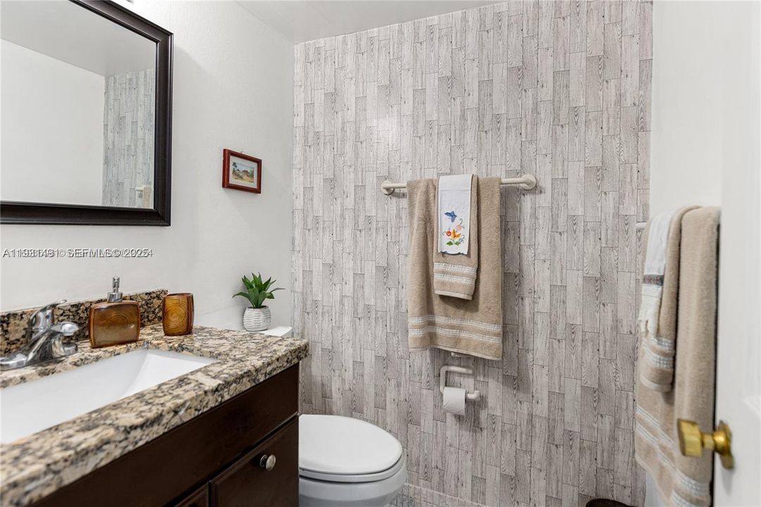 На продажу: $215,000 (1 спален, 1 ванн, 1100 Квадратных фут)