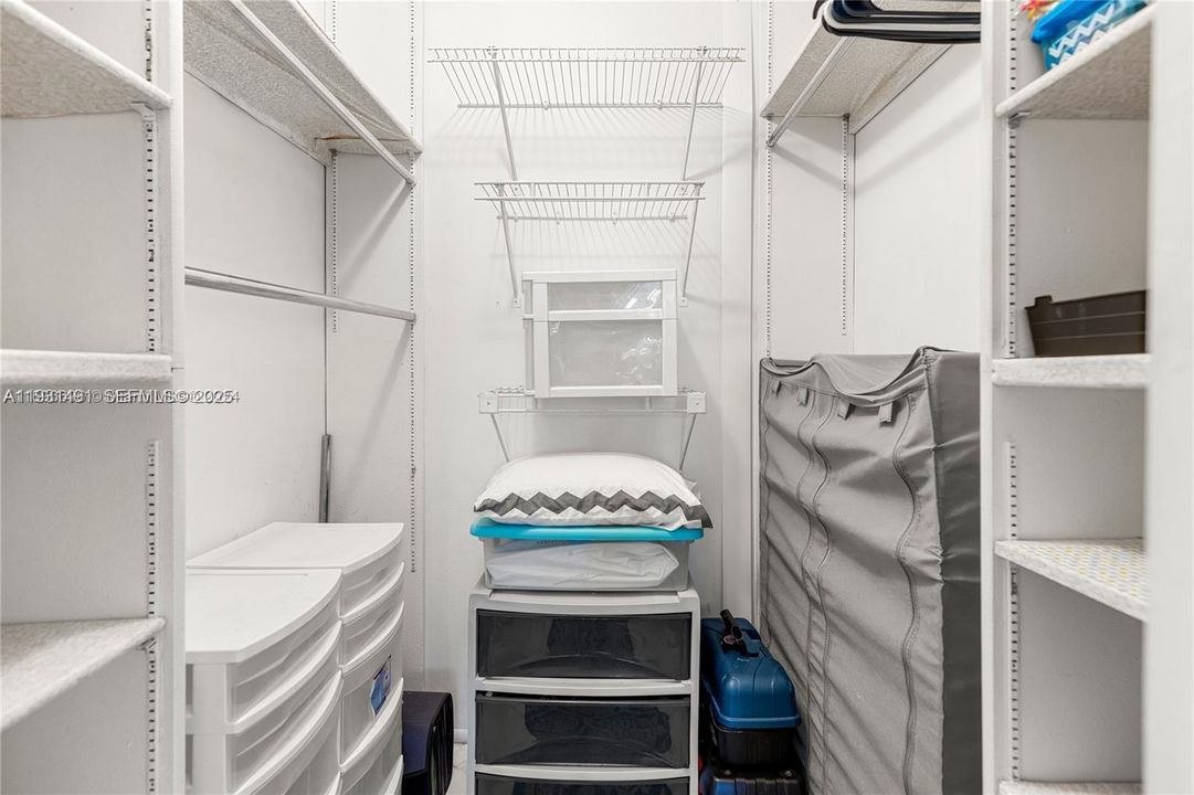 На продажу: $215,000 (1 спален, 1 ванн, 1100 Квадратных фут)