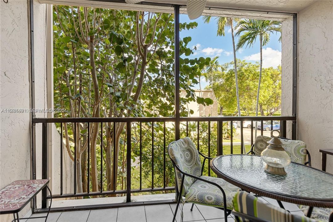 На продажу: $215,000 (1 спален, 1 ванн, 1100 Квадратных фут)