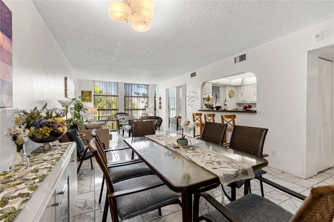 На продажу: $215,000 (1 спален, 1 ванн, 1100 Квадратных фут)