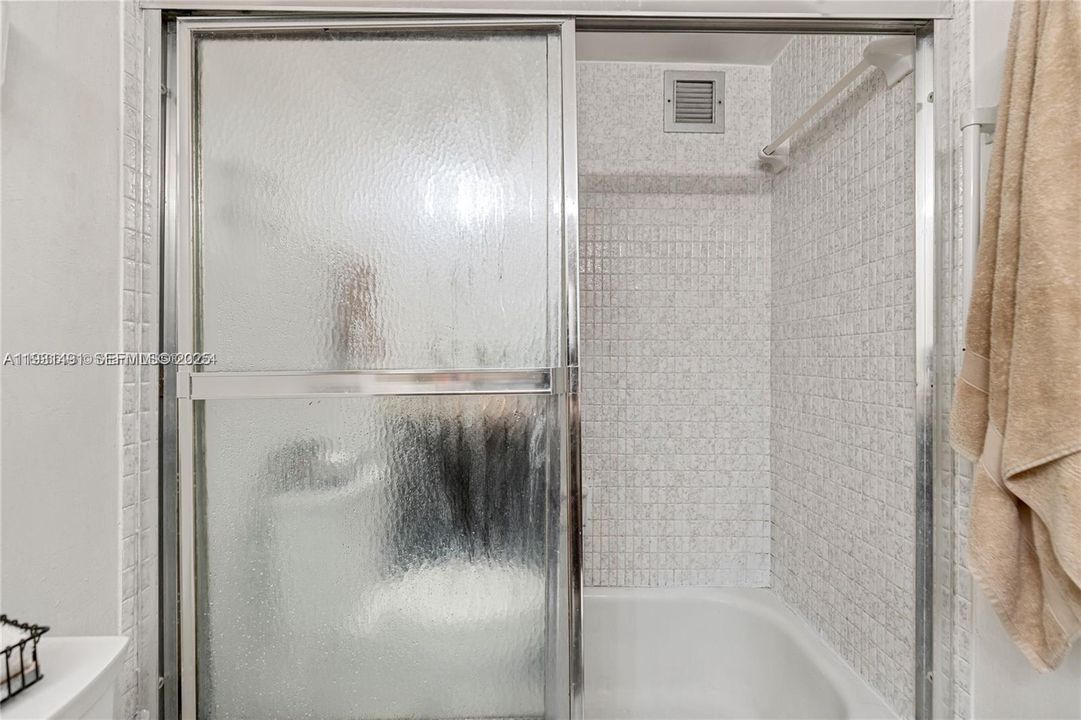 На продажу: $215,000 (1 спален, 1 ванн, 1100 Квадратных фут)